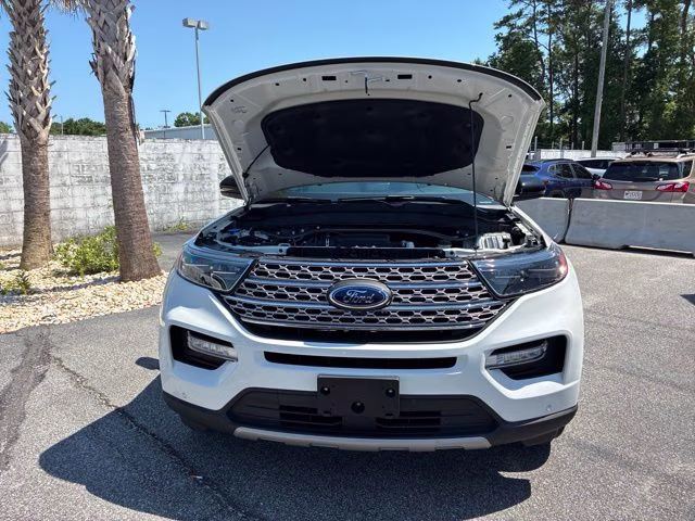 2023 White Metallic Ford Explorer Limited 4X4 SUV