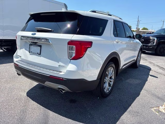 2023 White Metallic Ford Explorer Limited 4X4 SUV