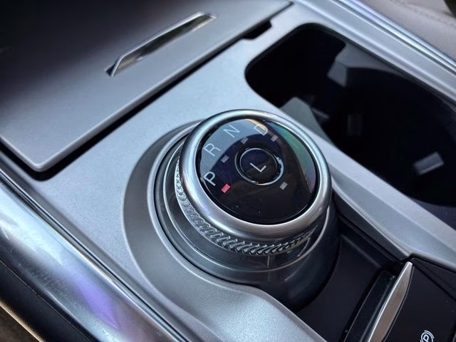 2023 White Metallic Ford Explorer Limited 4X4 SUV