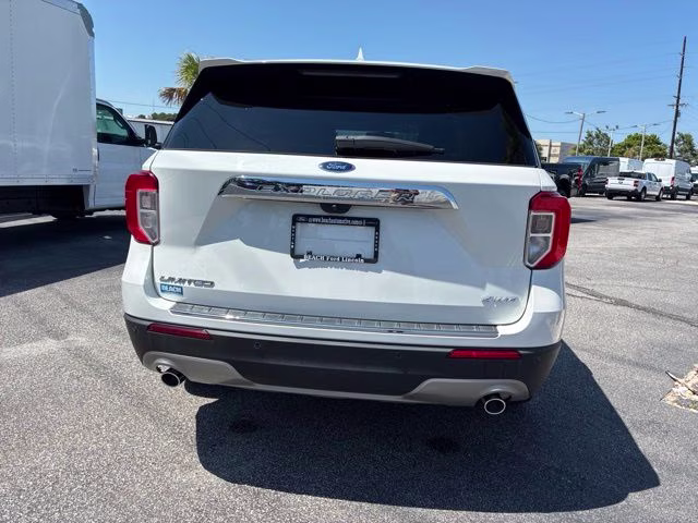 2023 White Metallic Ford Explorer Limited 4X4 SUV