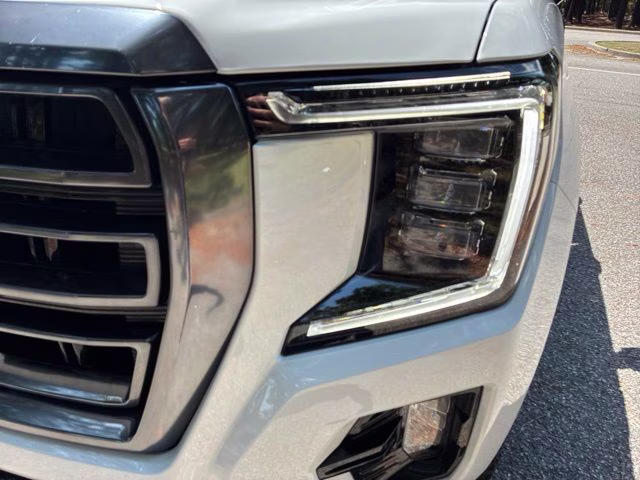 2024 Summit White GMC Yukon AT4 4X4 SUV