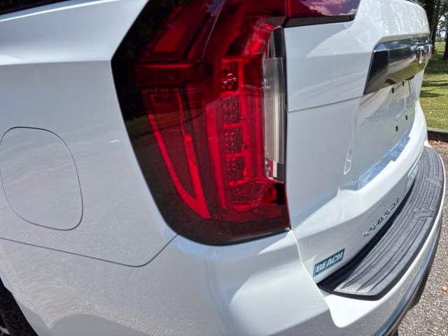 2024 Summit White GMC Yukon AT4 4X4 SUV