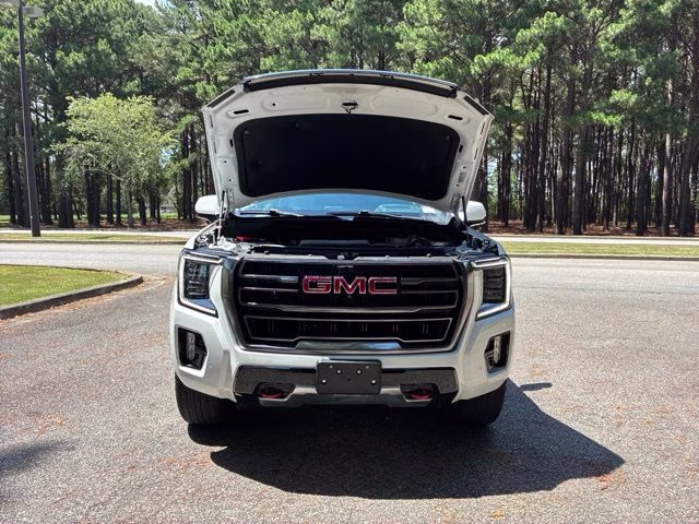 2024 Summit White GMC Yukon AT4 4X4 SUV