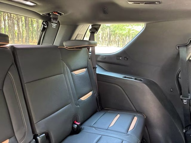 2024 Summit White GMC Yukon AT4 4X4 SUV