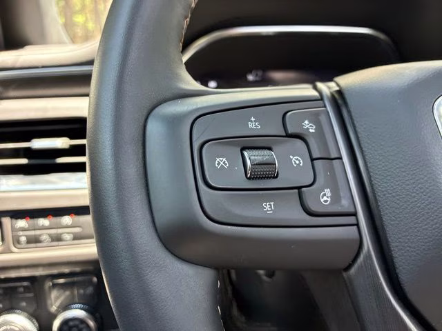 2024 Summit White GMC Yukon AT4 4X4 SUV