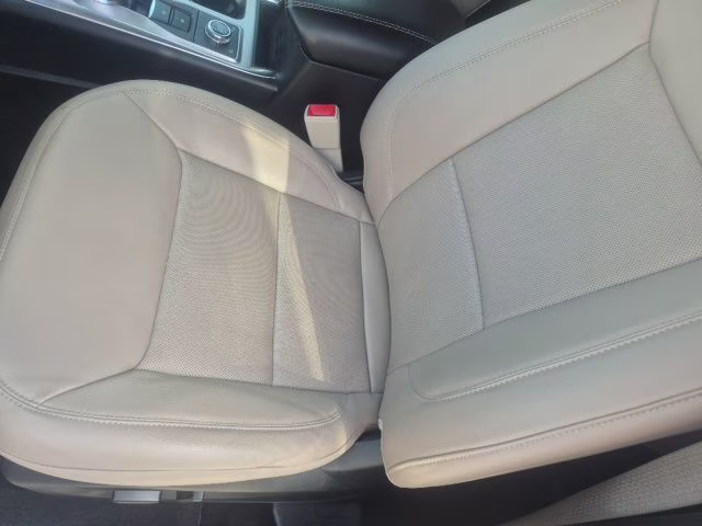 2023 White Metallic Ford Explorer Limited 4X4 SUV