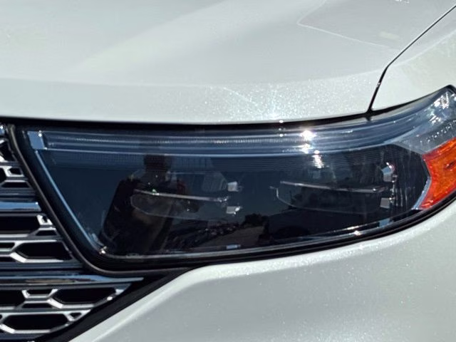 2023 White Metallic Ford Explorer Limited 4X4 SUV