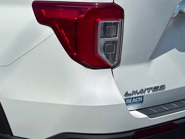 2023 White Metallic Ford Explorer Limited 4X4 SUV