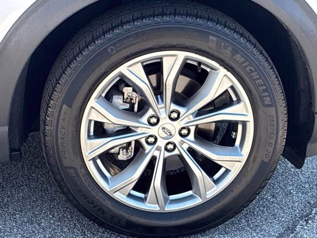 2023 White Metallic Ford Explorer Limited 4X4 SUV