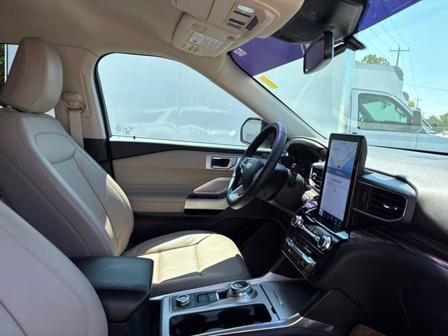 2023 White Metallic Ford Explorer Limited 4X4 SUV