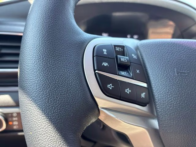 2023 White Metallic Ford Explorer Limited 4X4 SUV