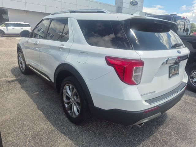 2023 White Metallic Ford Explorer Limited 4X4 SUV