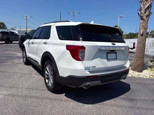 2023 White Metallic Ford Explorer Limited 4X4 SUV