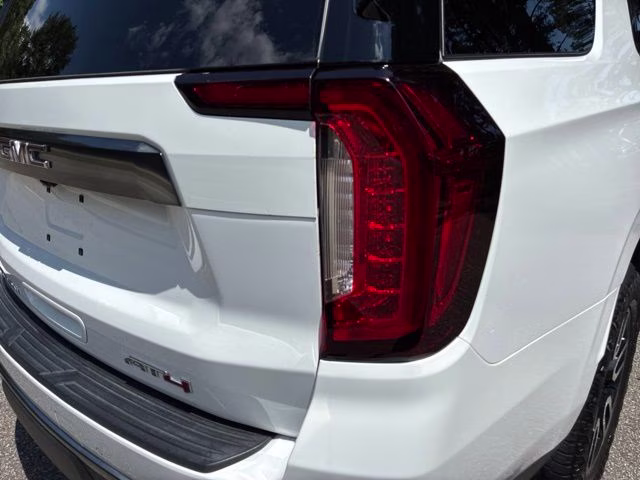 2024 Summit White GMC Yukon AT4 4X4 SUV