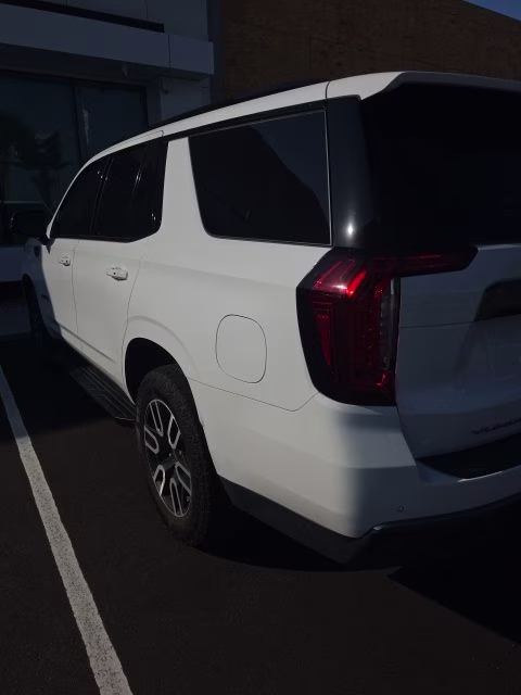2024 Summit White GMC Yukon AT4 4X4 SUV
