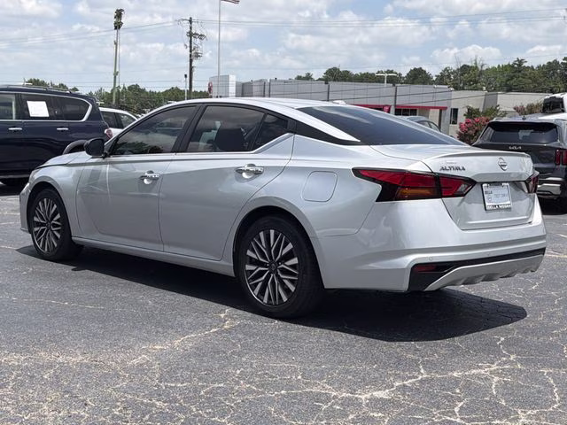 2024 Brilliant Silver Metallic Nissan Altima 2.5 SV FWD Sedan