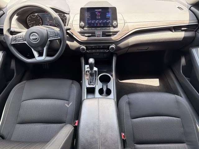 2024 Brilliant Silver Metallic Nissan Altima 2.5 SV FWD Sedan