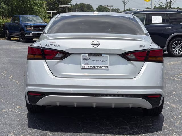 2024 Brilliant Silver Metallic Nissan Altima 2.5 SV FWD Sedan