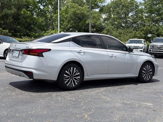 2024 Brilliant Silver Metallic Nissan Altima 2.5 SV FWD Sedan
