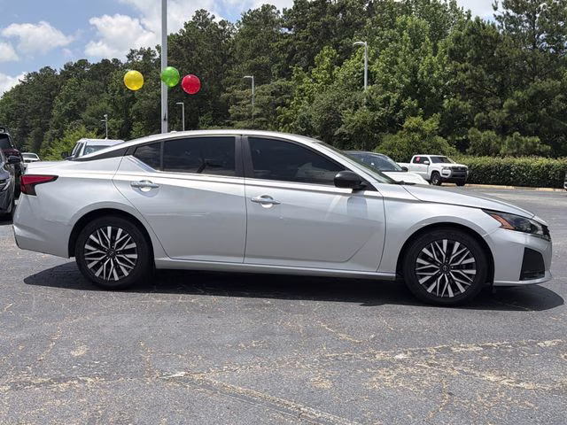 2024 Brilliant Silver Metallic Nissan Altima 2.5 SV FWD Sedan