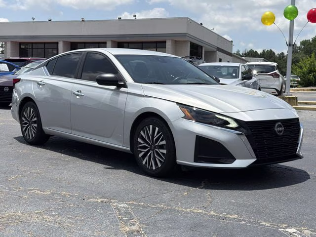 2024 Brilliant Silver Metallic Nissan Altima 2.5 SV FWD Sedan