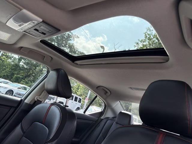 2024 Aspen White Tricoat/Super Black Nissan Sentra SR FWD Sedan