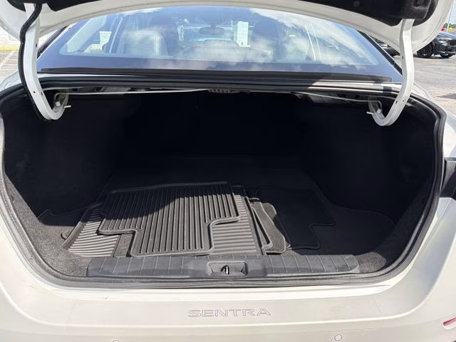 2024 Aspen White Tricoat/Super Black Nissan Sentra SR FWD Sedan