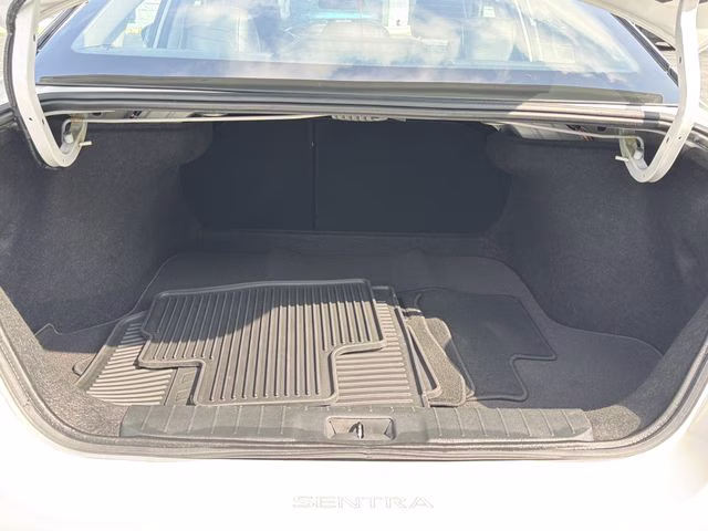 2024 Aspen White Tricoat/Super Black Nissan Sentra SR FWD Sedan