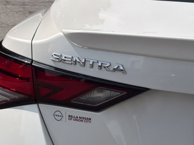 2024 Aspen White Tricoat/Super Black Nissan Sentra SR FWD Sedan