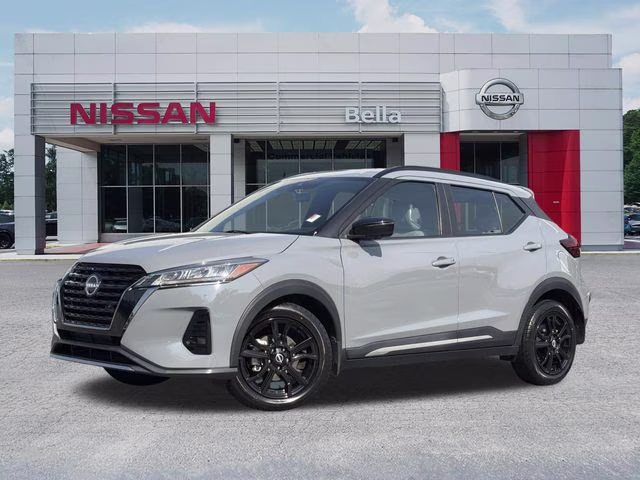 2022 Boulder Gray Pearl Nissan Kicks SR FWD SUV