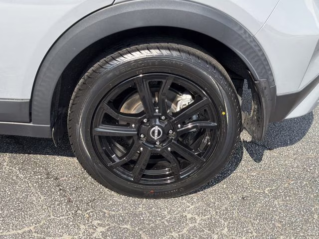 2022 Boulder Gray Pearl Nissan Kicks SR FWD SUV