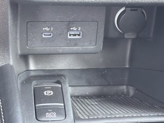 2022 Boulder Gray Pearl Nissan Kicks SR FWD SUV
