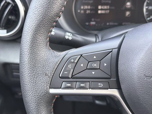 2022 Boulder Gray Pearl Nissan Kicks SR FWD SUV