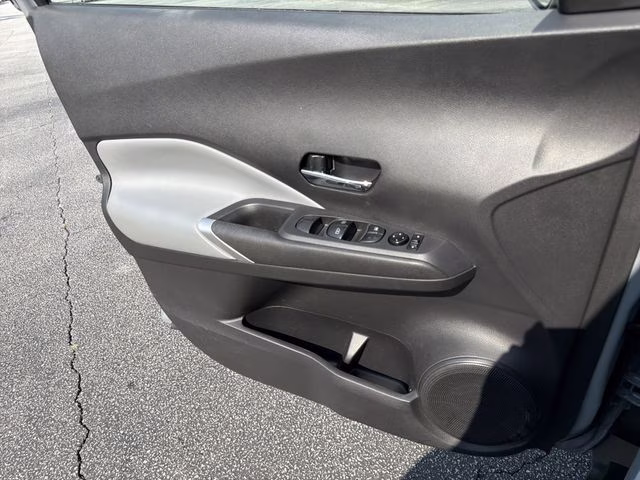 2022 Boulder Gray Pearl Nissan Kicks SR FWD SUV