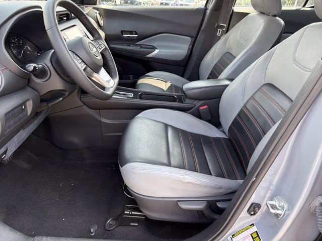 2022 Boulder Gray Pearl Nissan Kicks SR FWD SUV