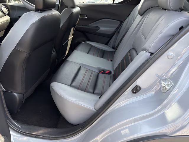 2022 Boulder Gray Pearl Nissan Kicks SR FWD SUV