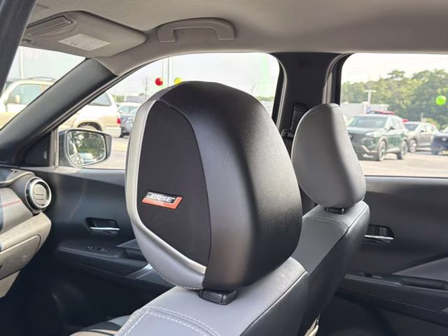 2022 Boulder Gray Pearl Nissan Kicks SR FWD SUV