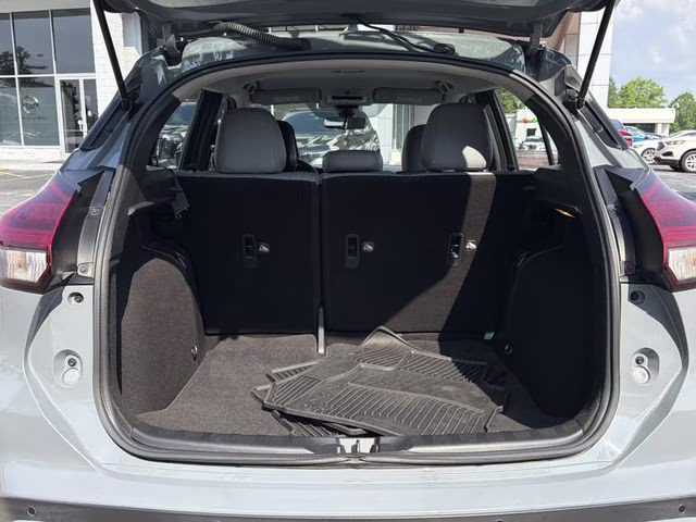 2022 Boulder Gray Pearl Nissan Kicks SR FWD SUV