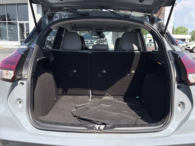 2022 Boulder Gray Pearl Nissan Kicks SR FWD SUV