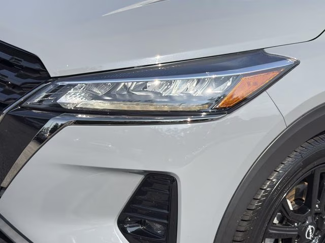2022 Boulder Gray Pearl Nissan Kicks SR FWD SUV