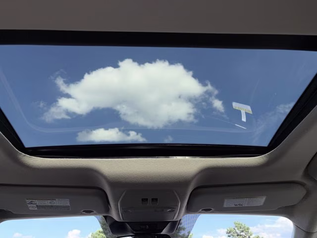 2026 Aspen White Tricoat Nissan Kicks SV FWD SUV