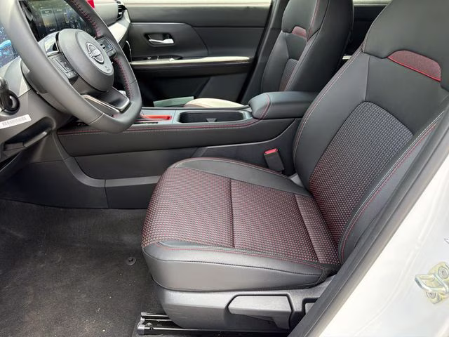 2026 Aspen White/Super Black Nissan Kicks SR AWD SUV