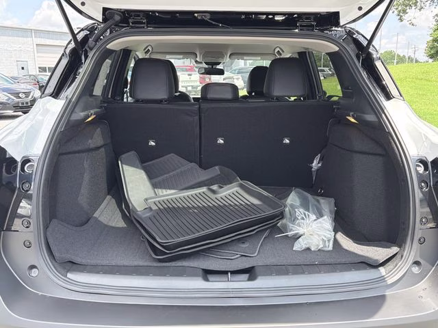 2026 Aspen White/Super Black Nissan Kicks SR AWD SUV