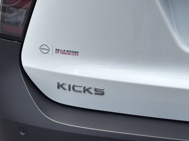 2026 Aspen White/Super Black Nissan Kicks SR AWD SUV