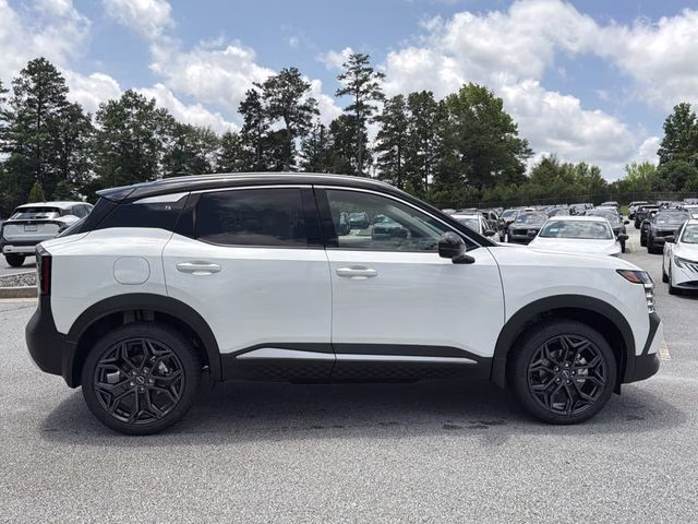 2026 Aspen White/Super Black Nissan Kicks SR AWD SUV