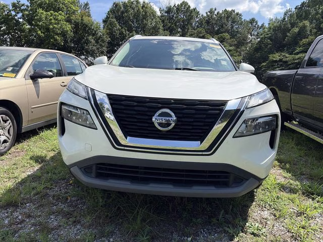 2021 Pearl White Tricoat Nissan Rogue SV FWD SUV