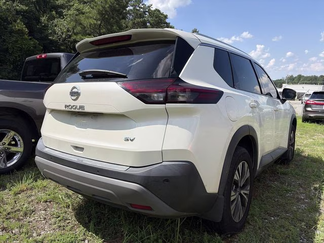 2021 Pearl White Tricoat Nissan Rogue SV FWD SUV