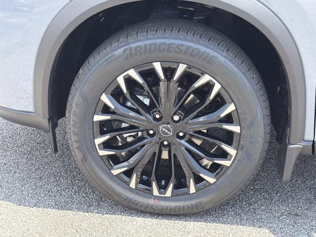 2026 Boulder Gray Pearl Nissan Rogue Dark Armor FWD SUV