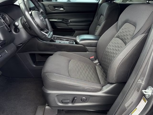 2022 Gun Metallic Nissan Pathfinder SV 4X4 SUV