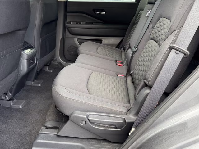 2022 Gun Metallic Nissan Pathfinder SV 4X4 SUV